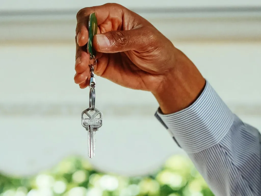 Céder la moitié de sa maison à un nouveau conjoint : démarches, coûts et conséquences
