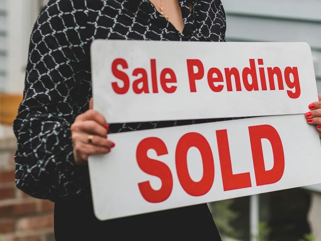 Vendre une maison ou un appartement : comparer vendre seul et avec une agence pour optimiser prix et délais